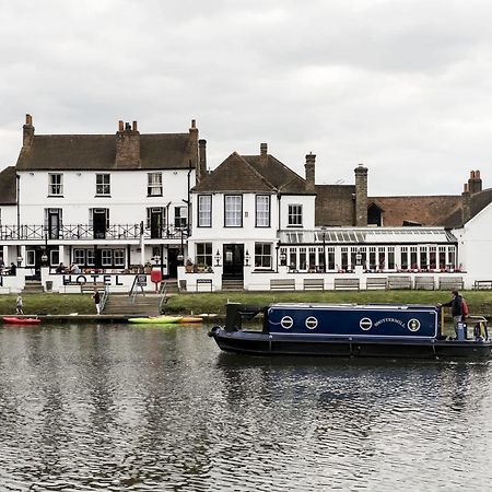 The Swan Hotel Staines-upon-Thames Екстер'єр фото