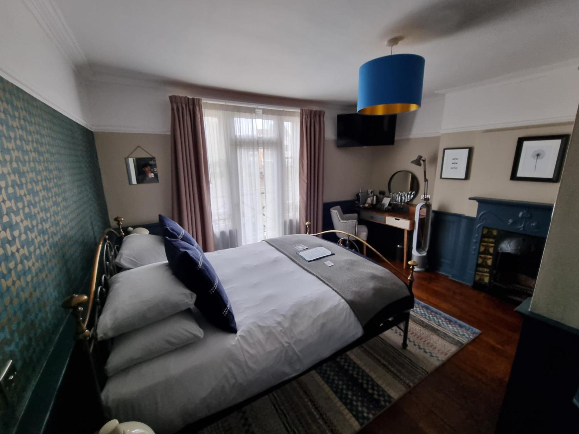 The Swan Hotel Staines-upon-Thames Екстер'єр фото