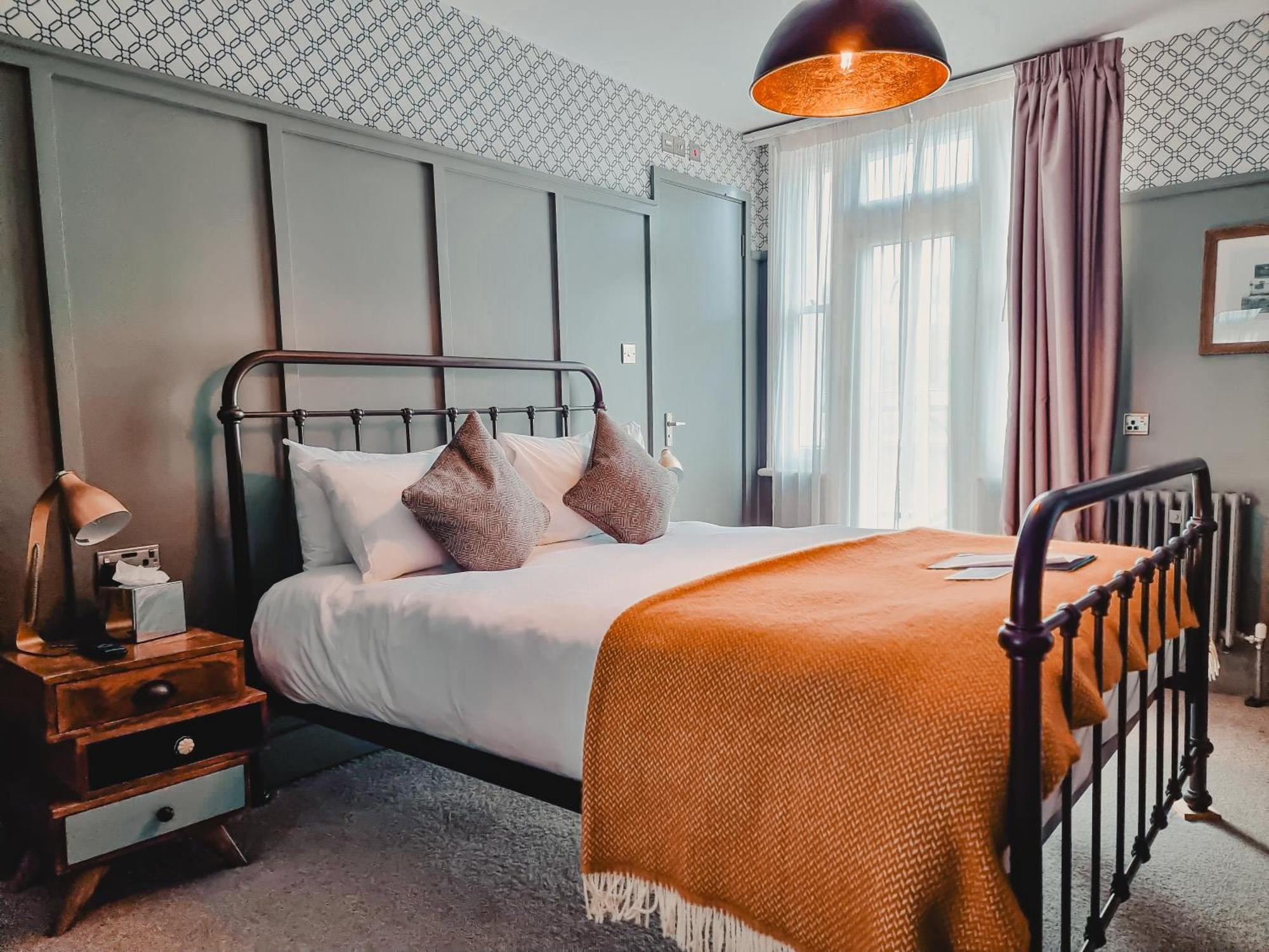 The Swan Hotel Staines-upon-Thames Екстер'єр фото