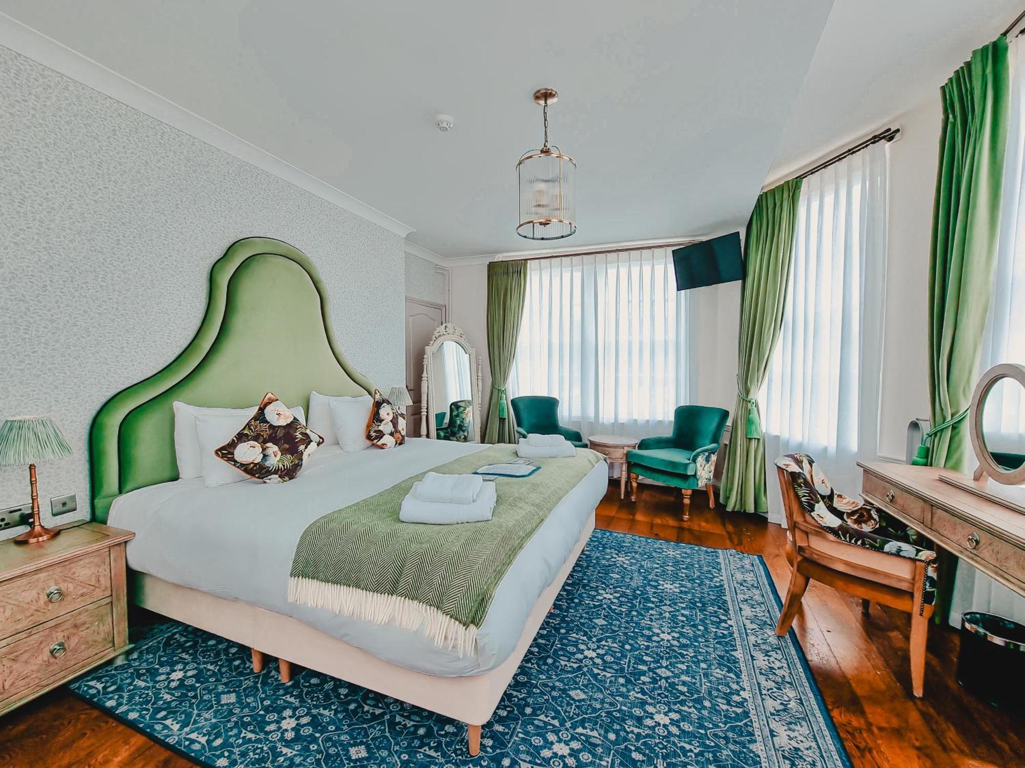 The Swan Hotel Staines-upon-Thames Екстер'єр фото