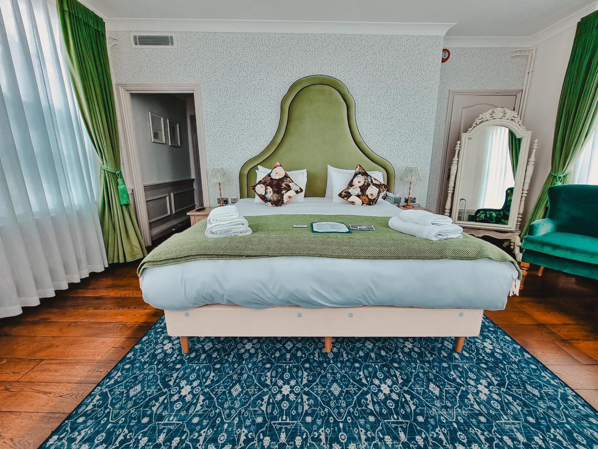 The Swan Hotel Staines-upon-Thames Екстер'єр фото