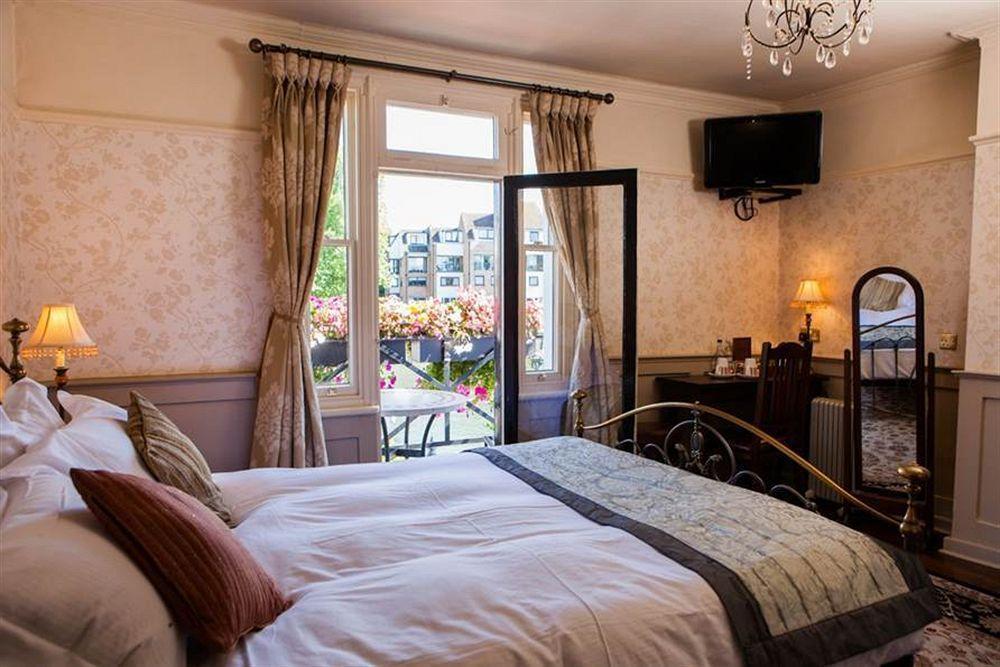 The Swan Hotel Staines-upon-Thames Екстер'єр фото