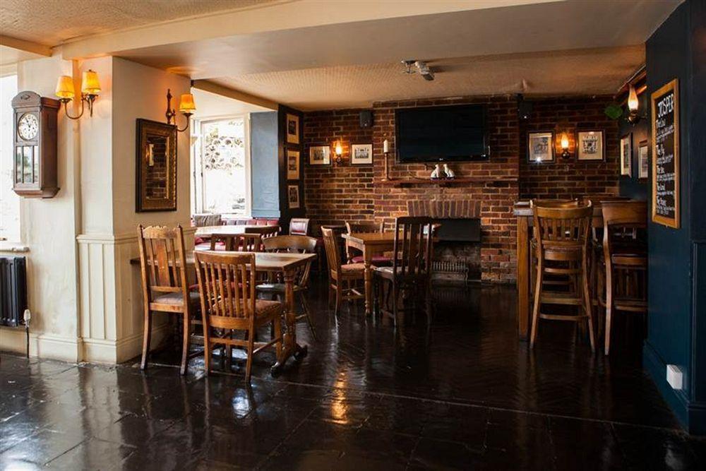The Swan Hotel Staines-upon-Thames Екстер'єр фото