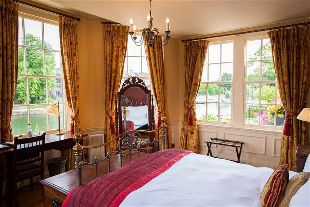 The Swan Hotel Staines-upon-Thames Екстер'єр фото