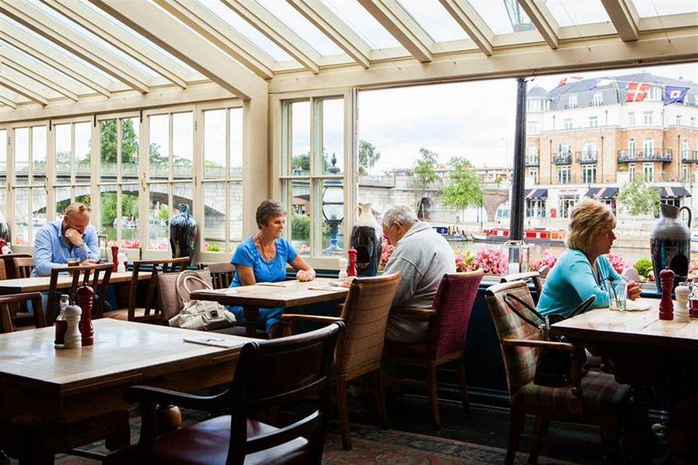 The Swan Hotel Staines-upon-Thames Екстер'єр фото
