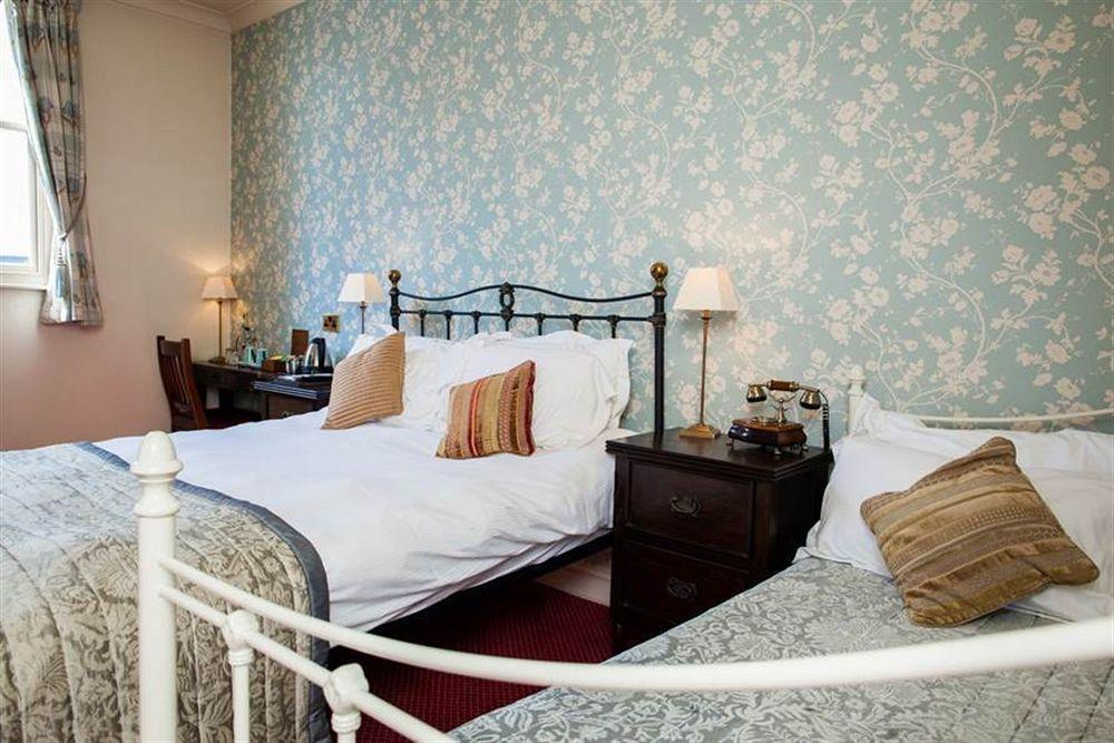 The Swan Hotel Staines-upon-Thames Екстер'єр фото