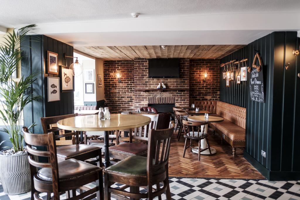 The Swan Hotel Staines-upon-Thames Екстер'єр фото