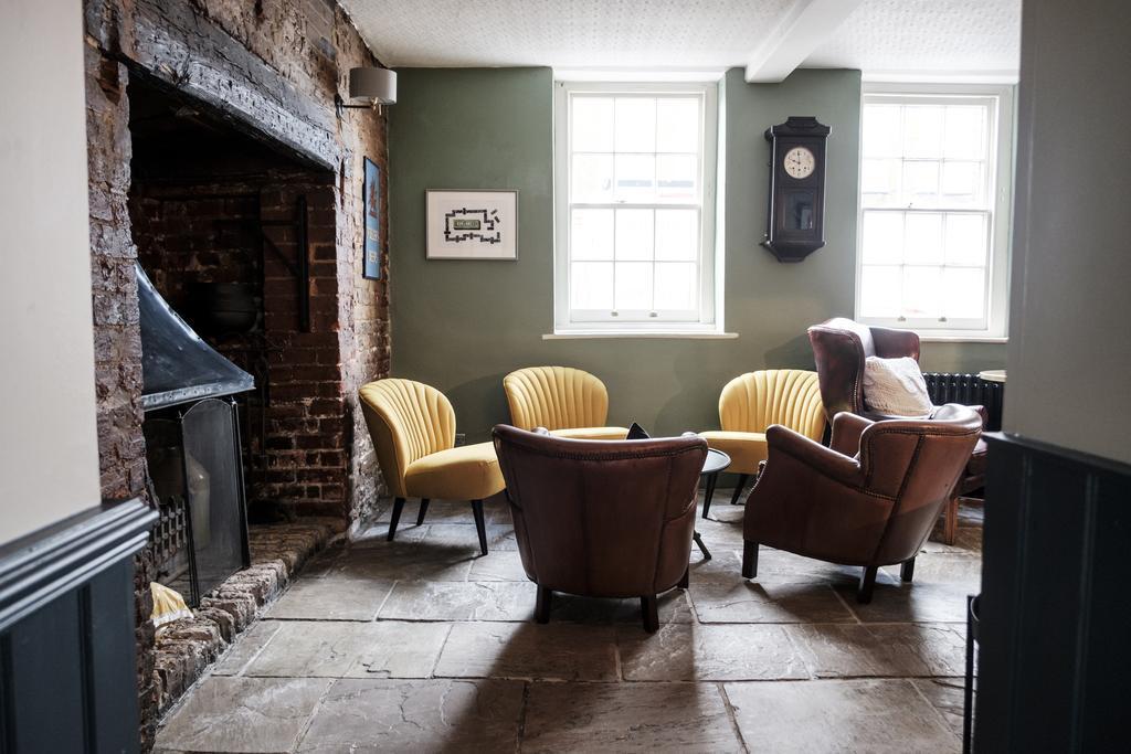 The Swan Hotel Staines-upon-Thames Екстер'єр фото
