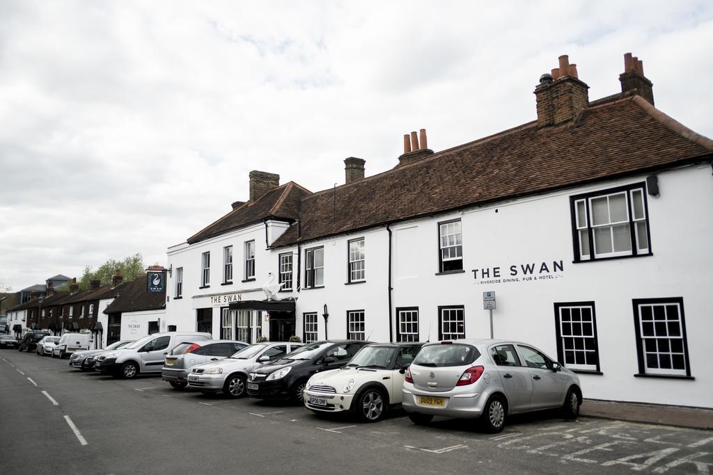 The Swan Hotel Staines-upon-Thames Екстер'єр фото