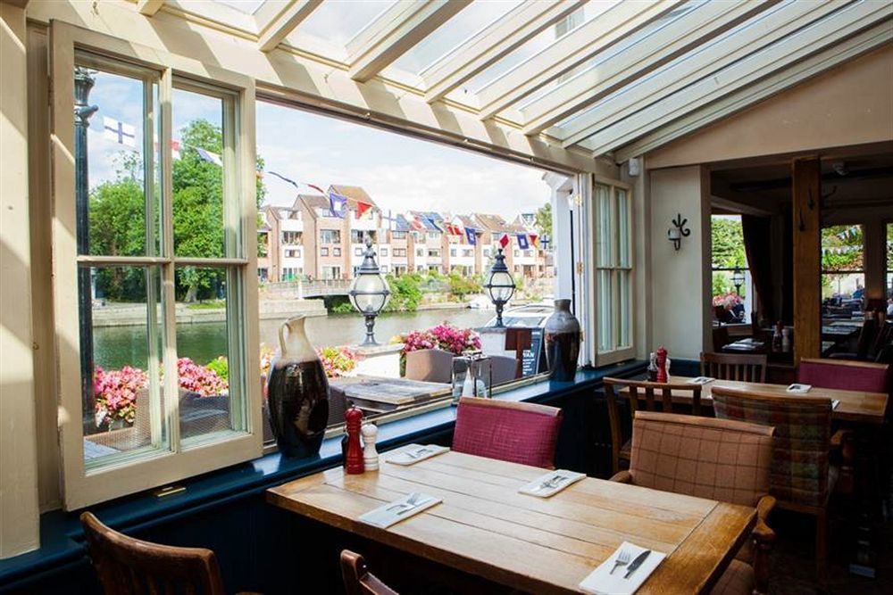 The Swan Hotel Staines-upon-Thames Екстер'єр фото