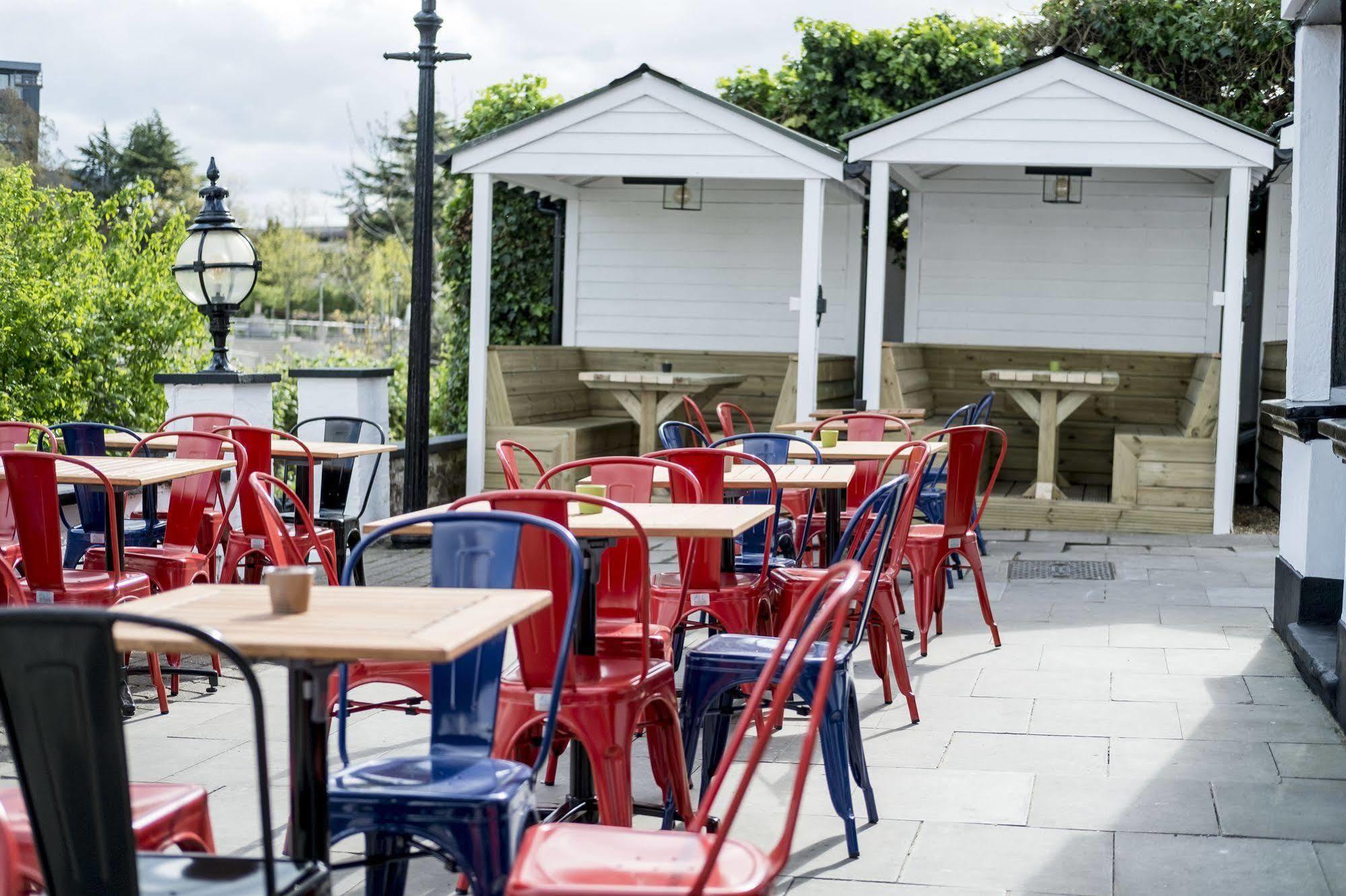 The Swan Hotel Staines-upon-Thames Екстер'єр фото