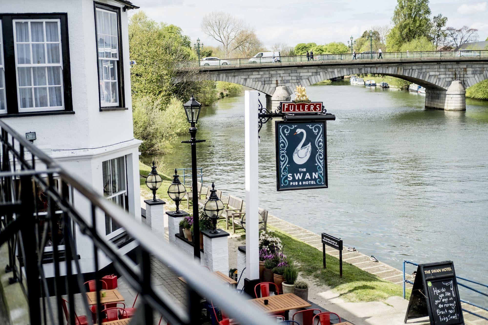 The Swan Hotel Staines-upon-Thames Екстер'єр фото