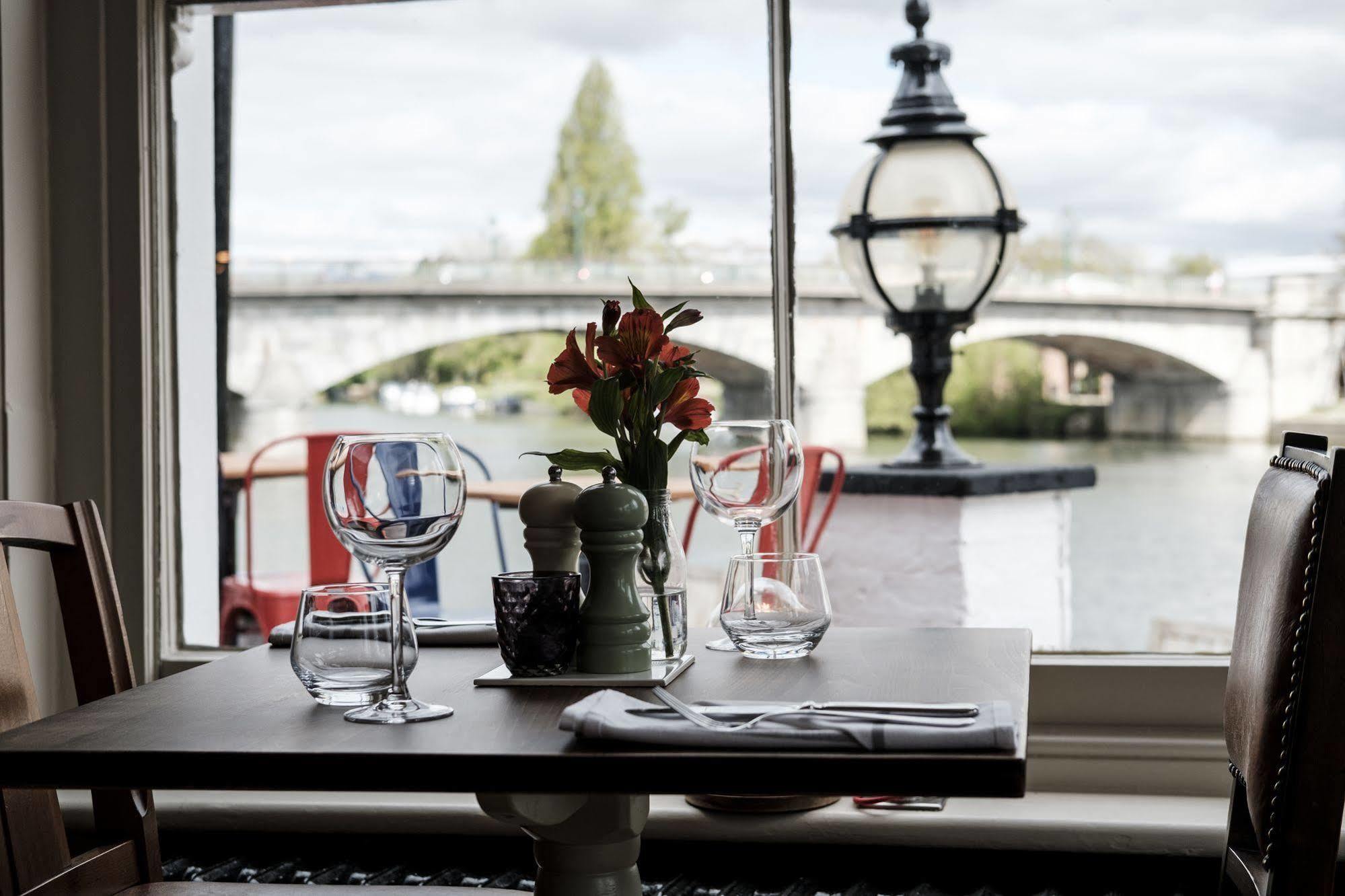 The Swan Hotel Staines-upon-Thames Екстер'єр фото