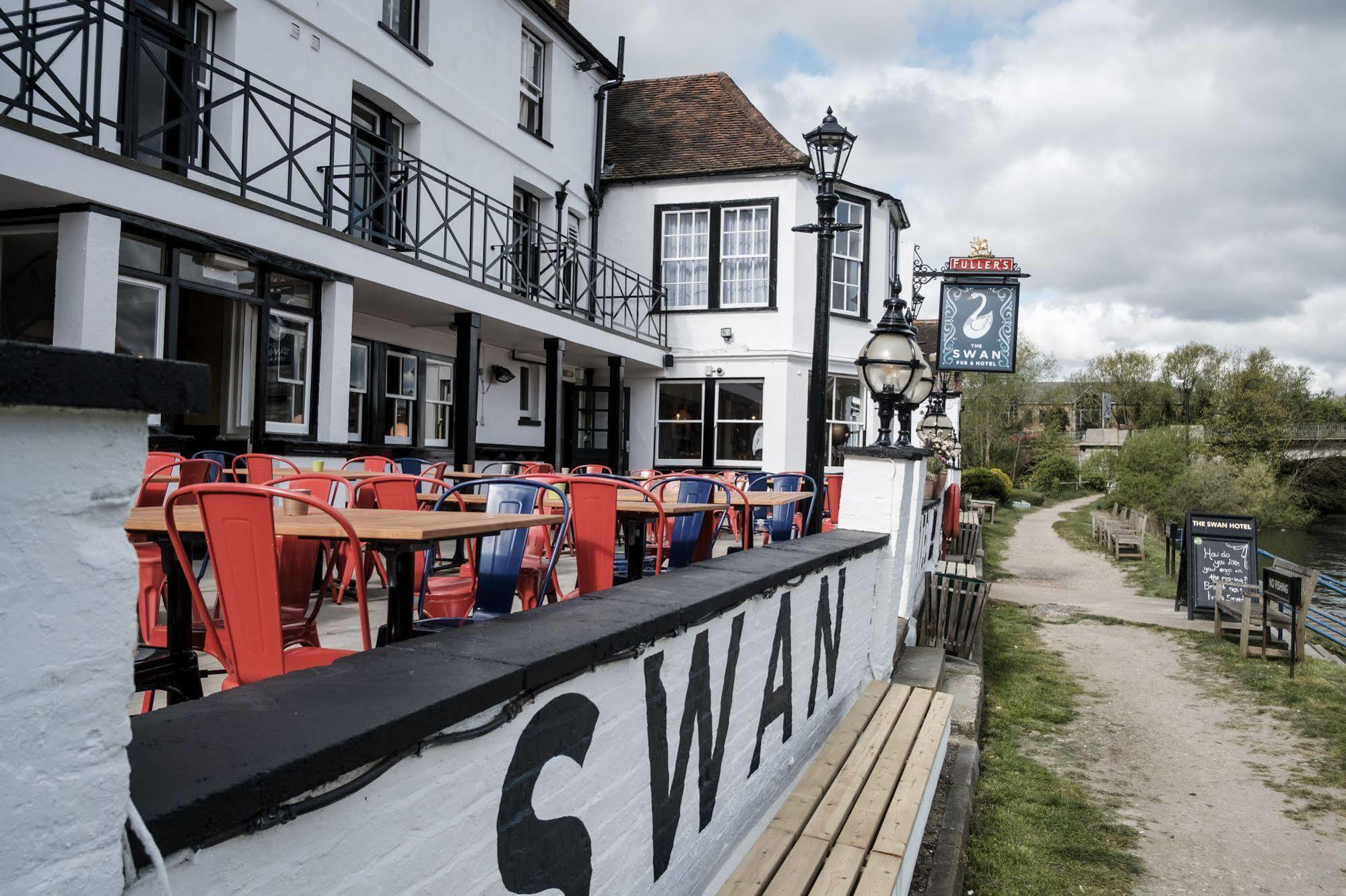 The Swan Hotel Staines-upon-Thames Екстер'єр фото