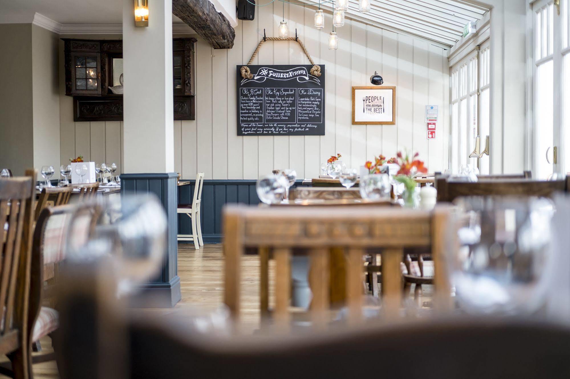 The Swan Hotel Staines-upon-Thames Екстер'єр фото