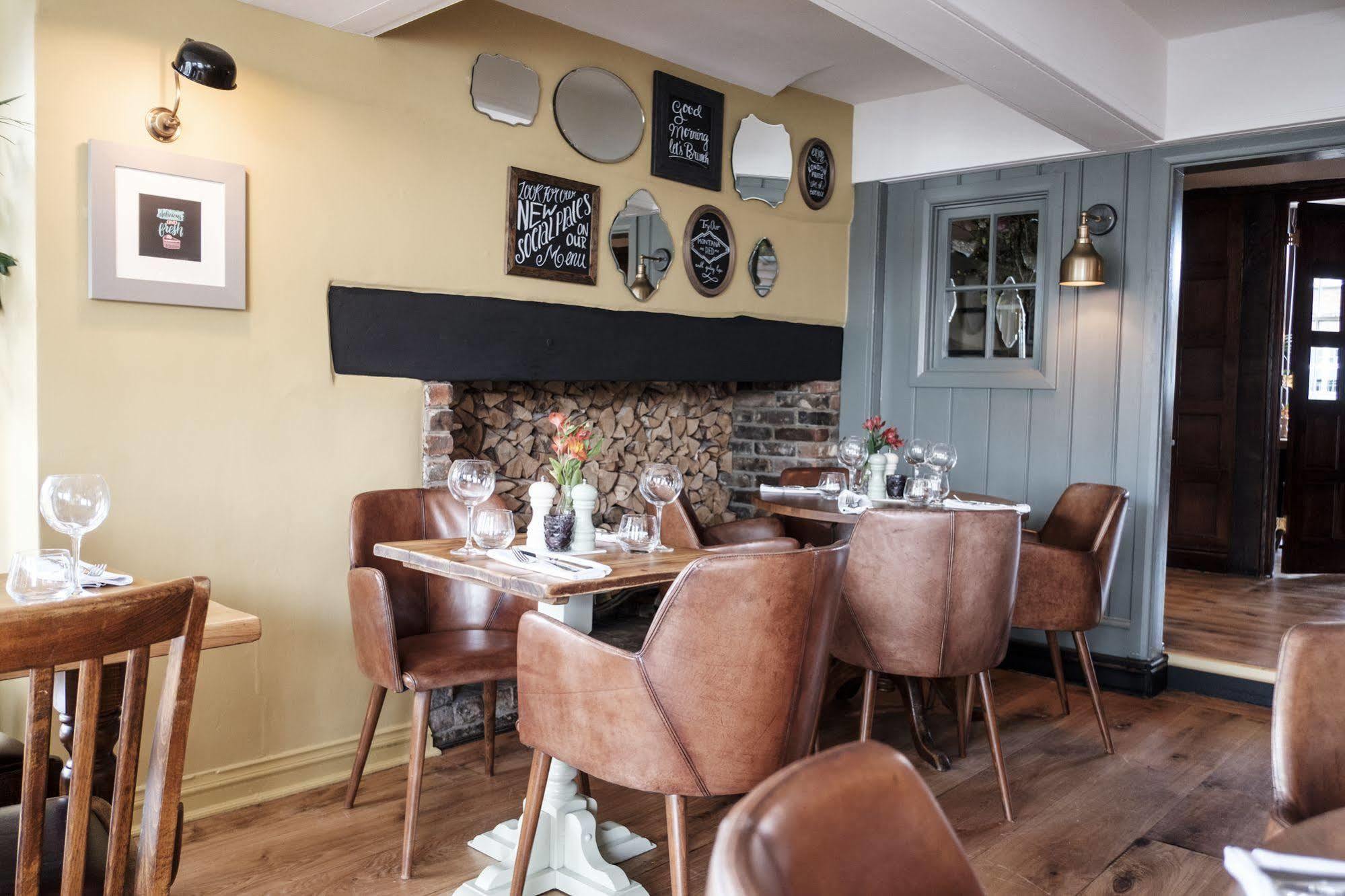 The Swan Hotel Staines-upon-Thames Екстер'єр фото