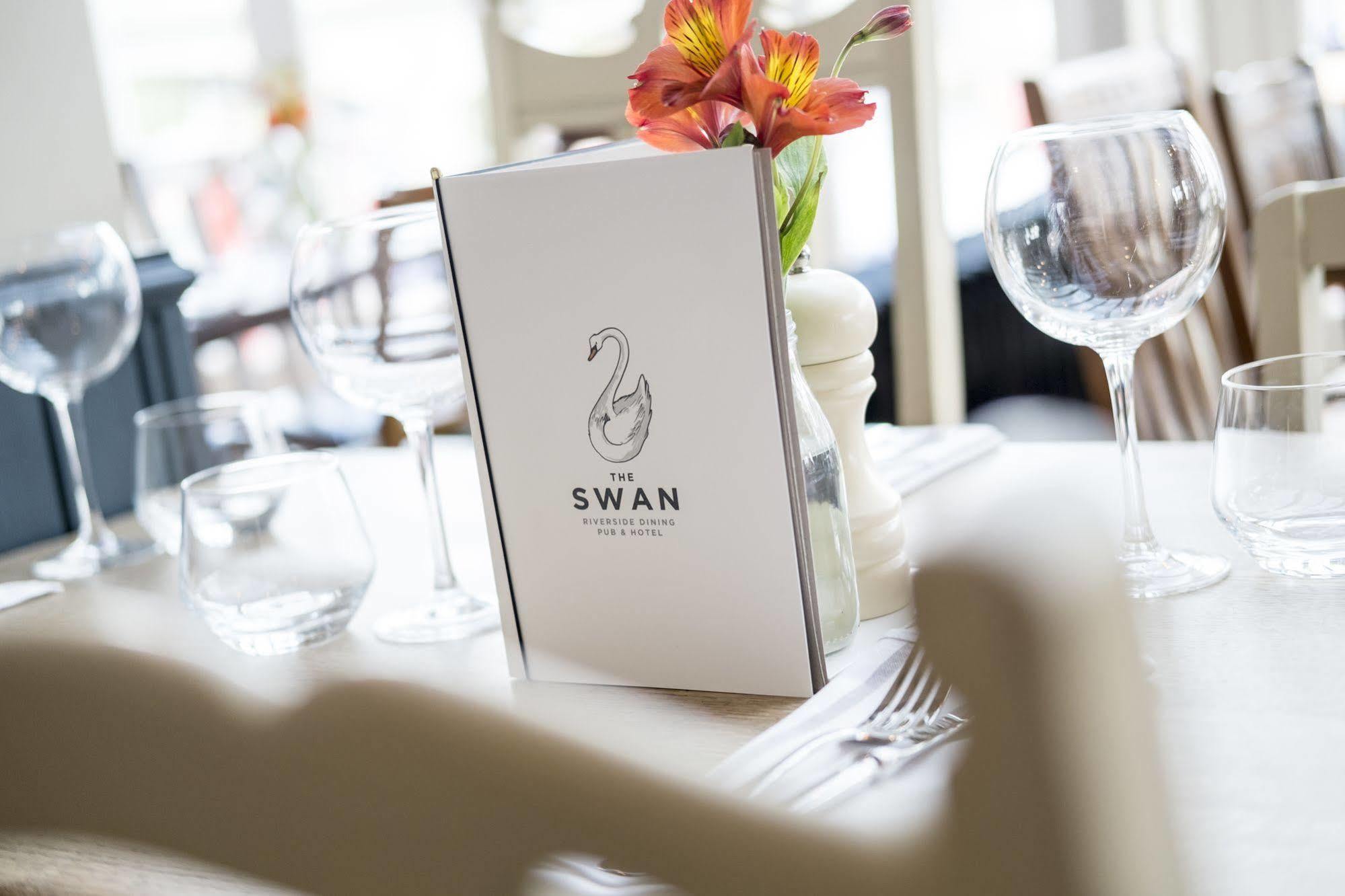 The Swan Hotel Staines-upon-Thames Екстер'єр фото