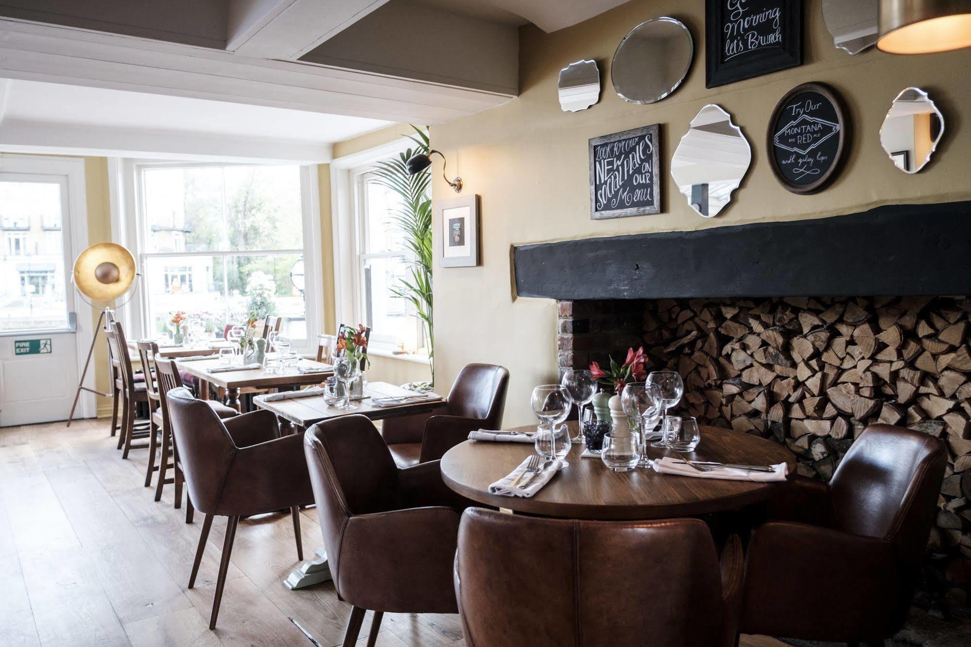 The Swan Hotel Staines-upon-Thames Екстер'єр фото