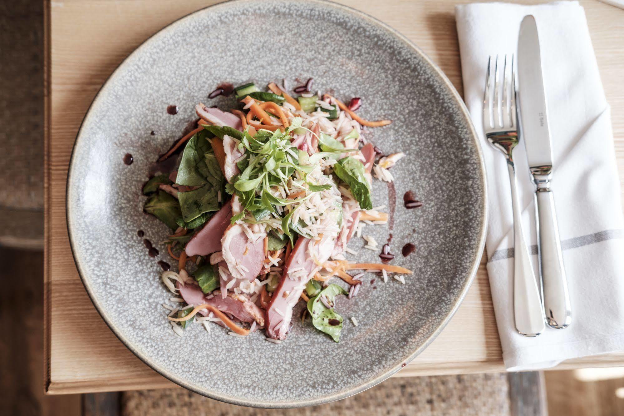 The Swan Hotel Staines-upon-Thames Екстер'єр фото