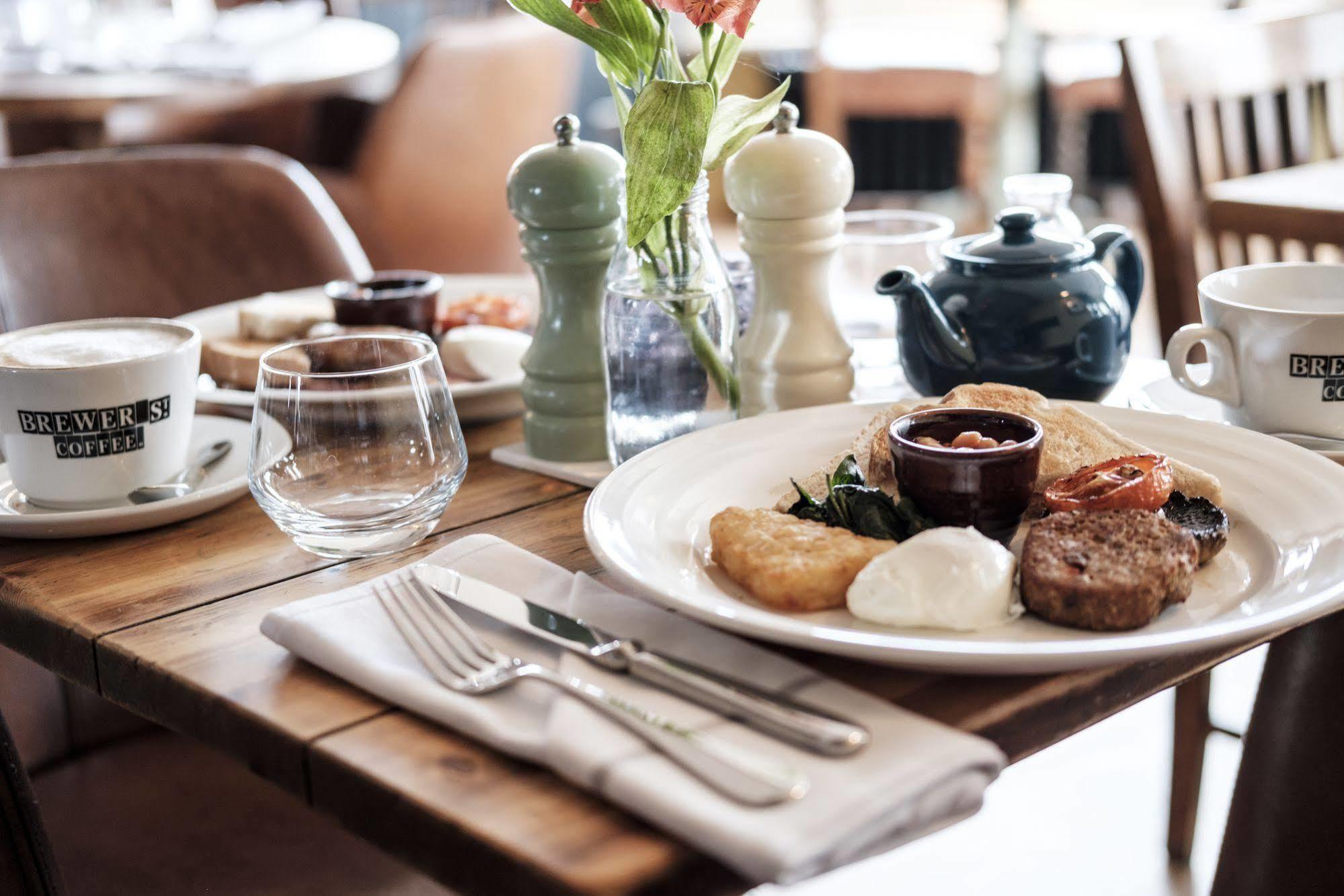 The Swan Hotel Staines-upon-Thames Екстер'єр фото