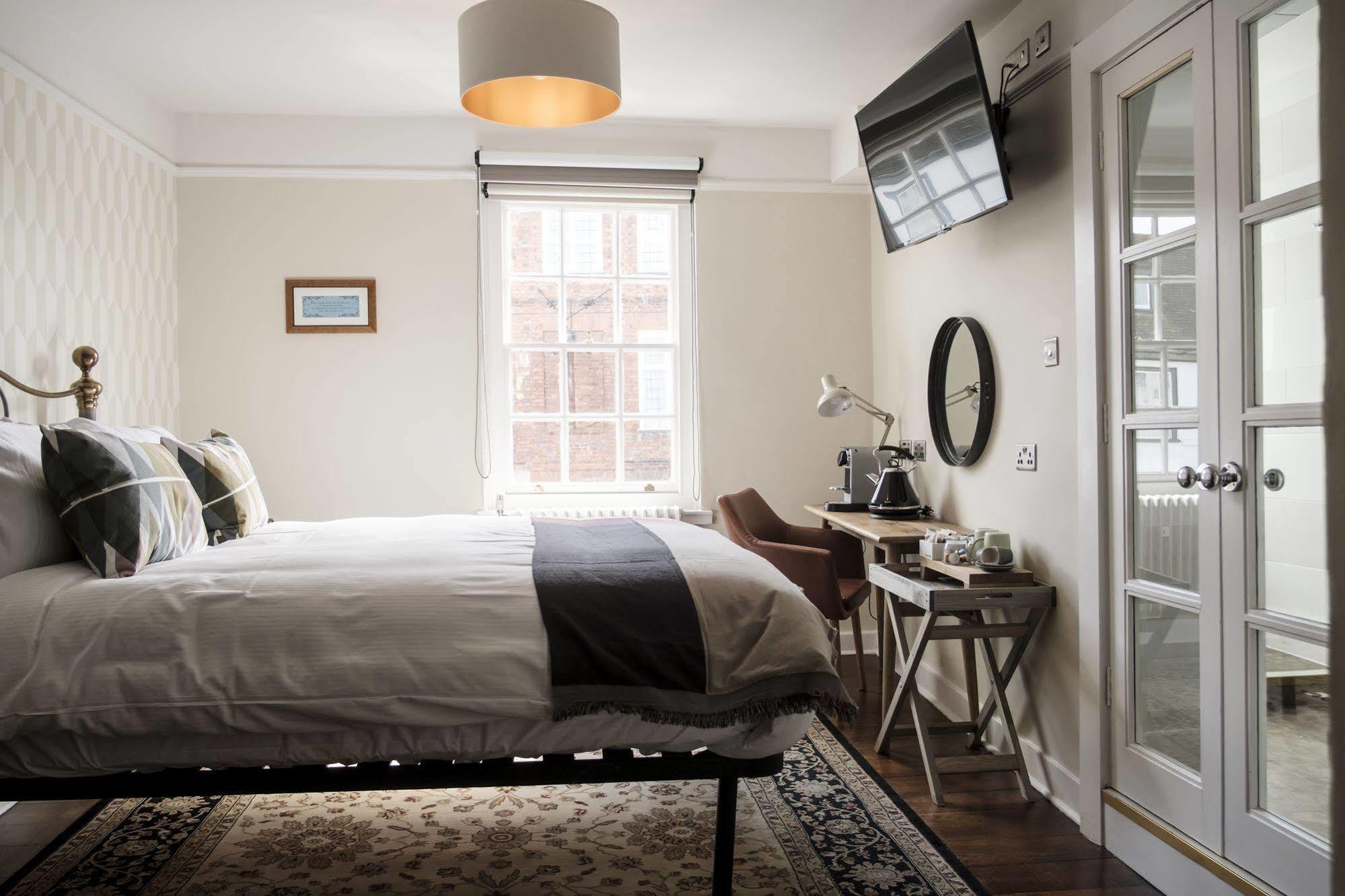 The Swan Hotel Staines-upon-Thames Екстер'єр фото