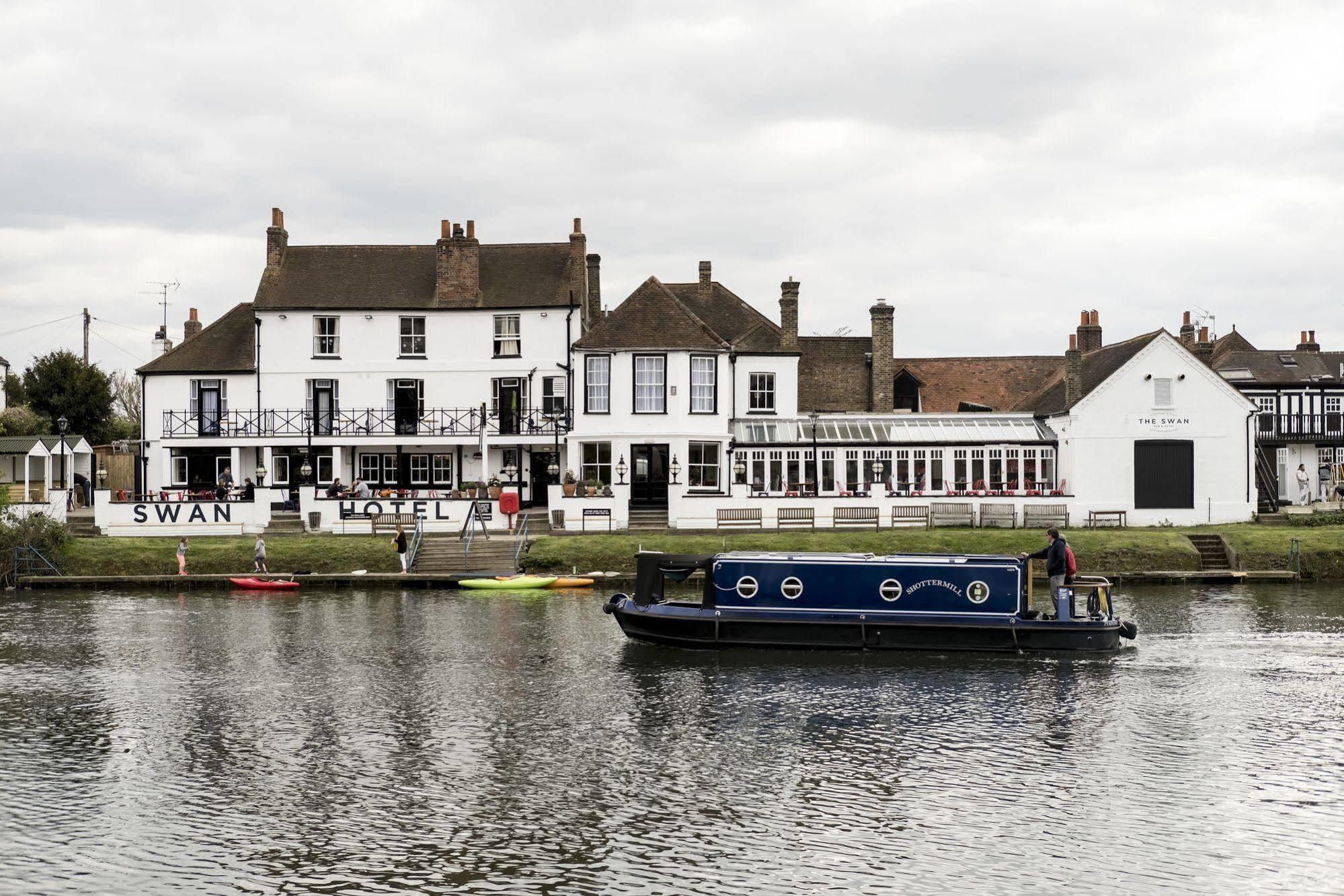 The Swan Hotel Staines-upon-Thames Екстер'єр фото