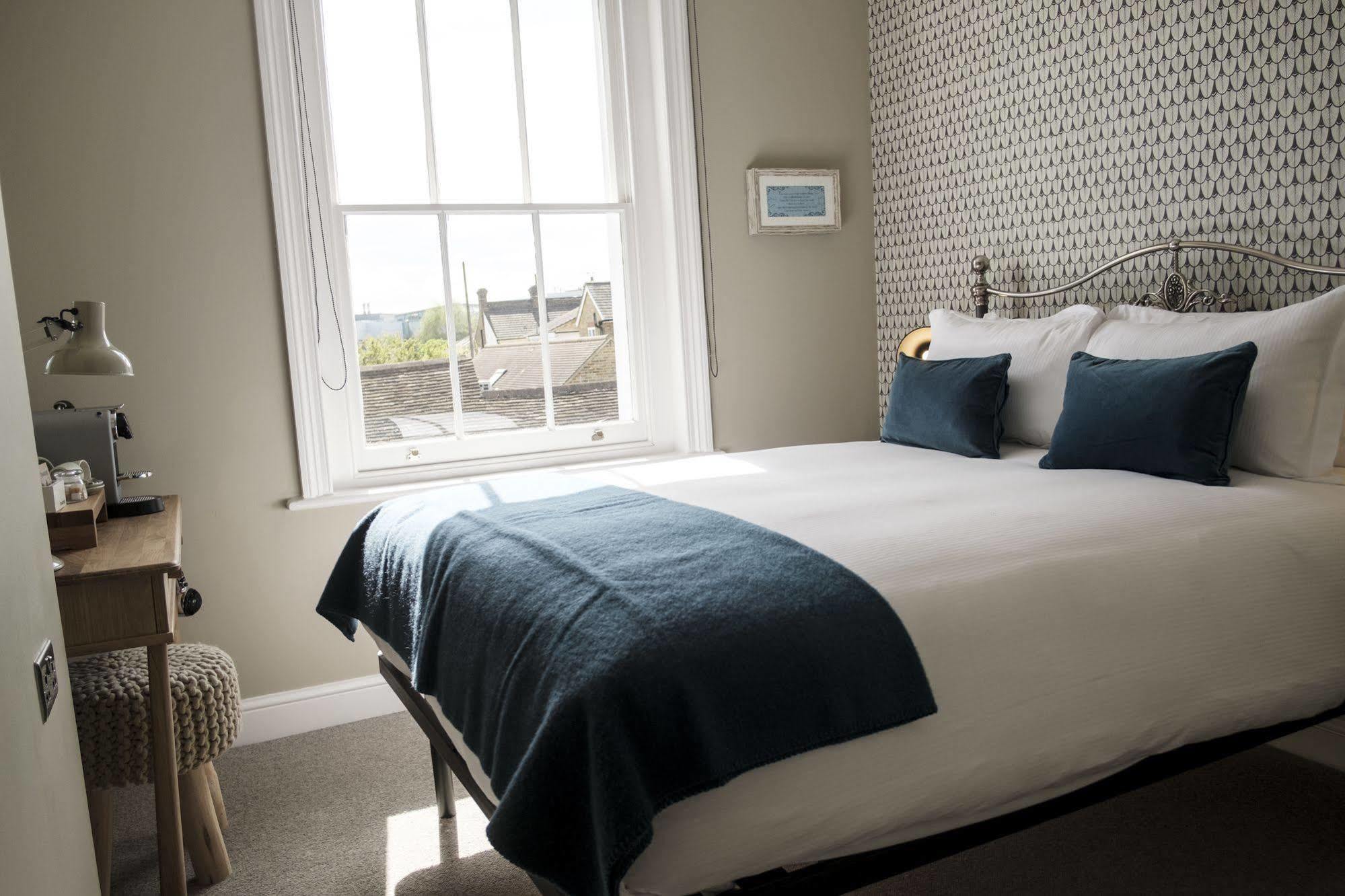 The Swan Hotel Staines-upon-Thames Екстер'єр фото
