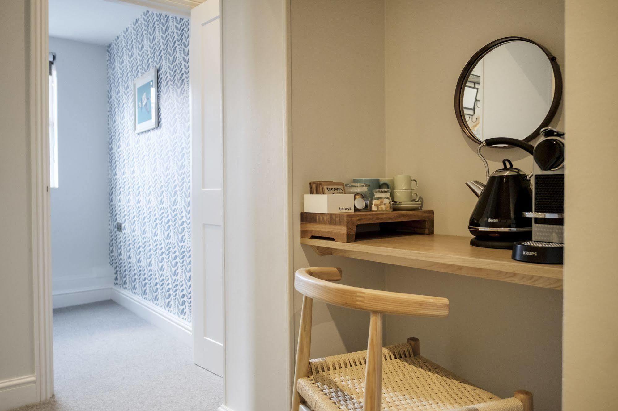 The Swan Hotel Staines-upon-Thames Екстер'єр фото