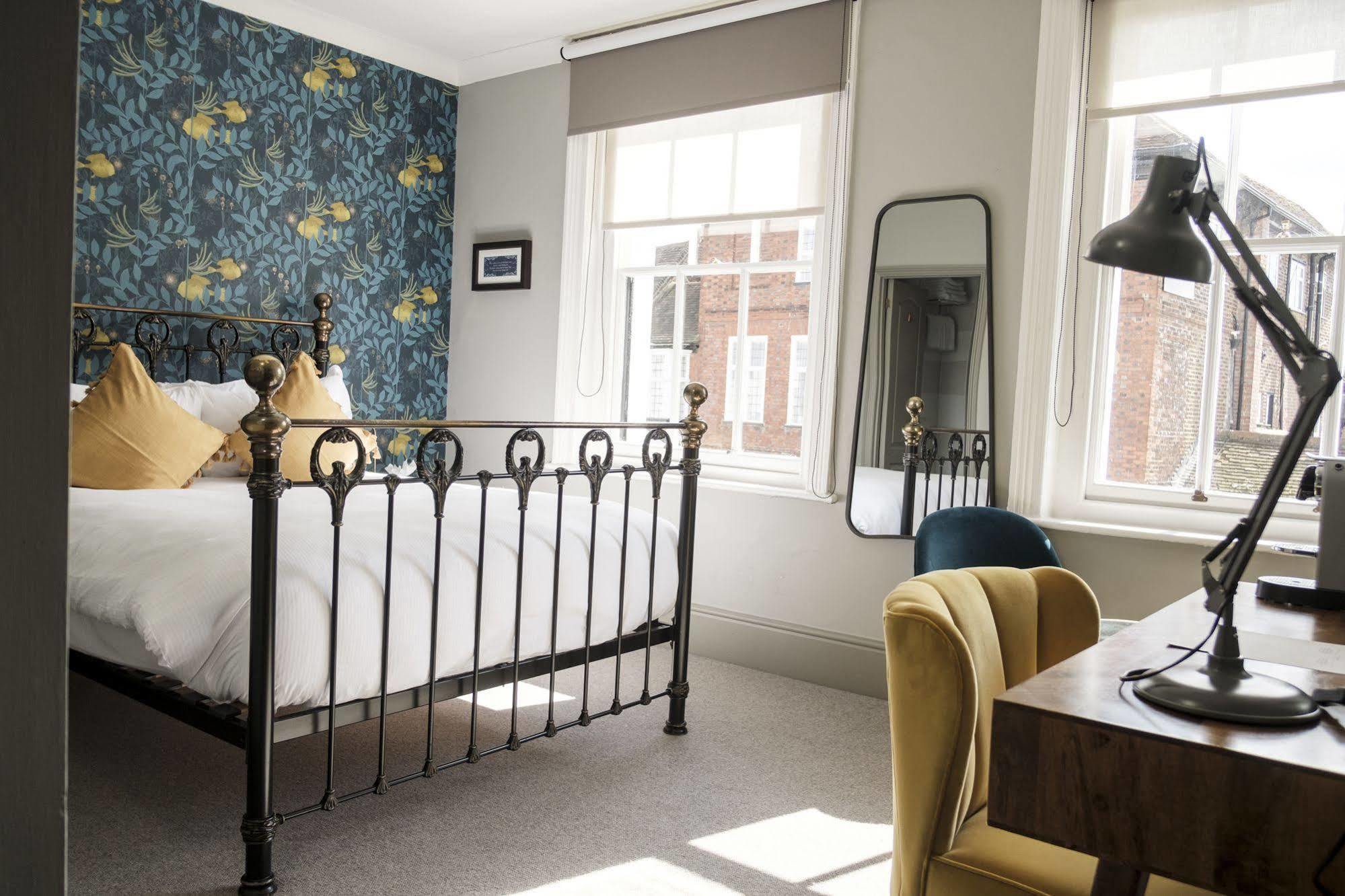 The Swan Hotel Staines-upon-Thames Екстер'єр фото