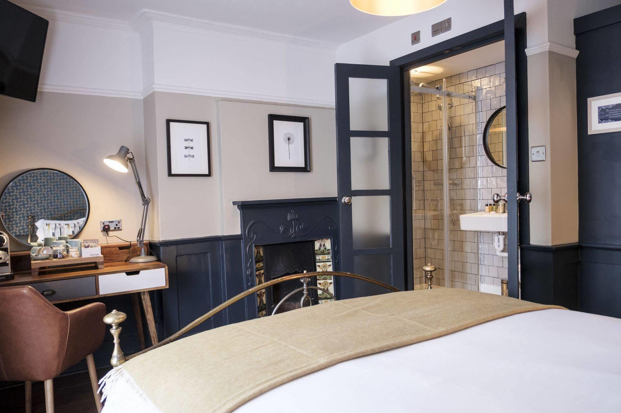 The Swan Hotel Staines-upon-Thames Екстер'єр фото