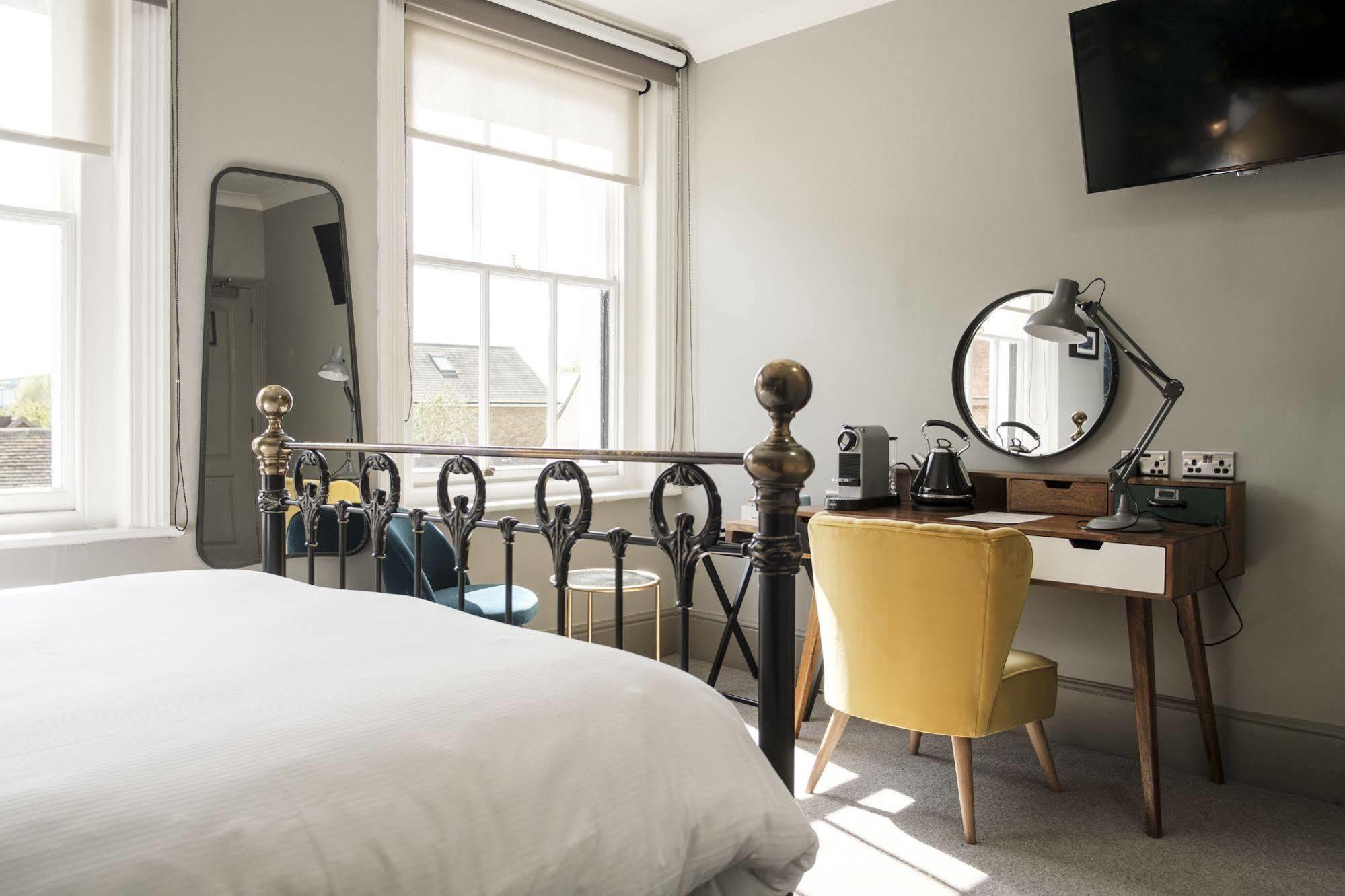 The Swan Hotel Staines-upon-Thames Екстер'єр фото